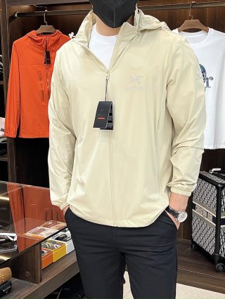 Hoodies & Sweatshirts