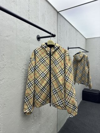 Hoodies & Sweatshirts