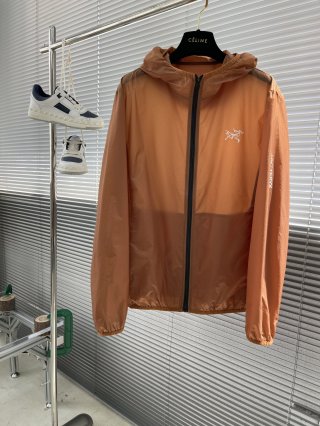 Hoodies & Sweatshirts