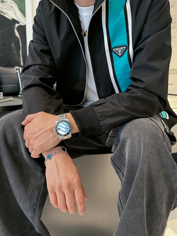 Hoodies & Sweatshirts Hoodies & Sweatshirts