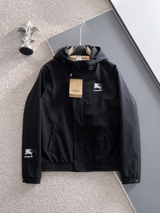 Hoodies & Sweatshirts