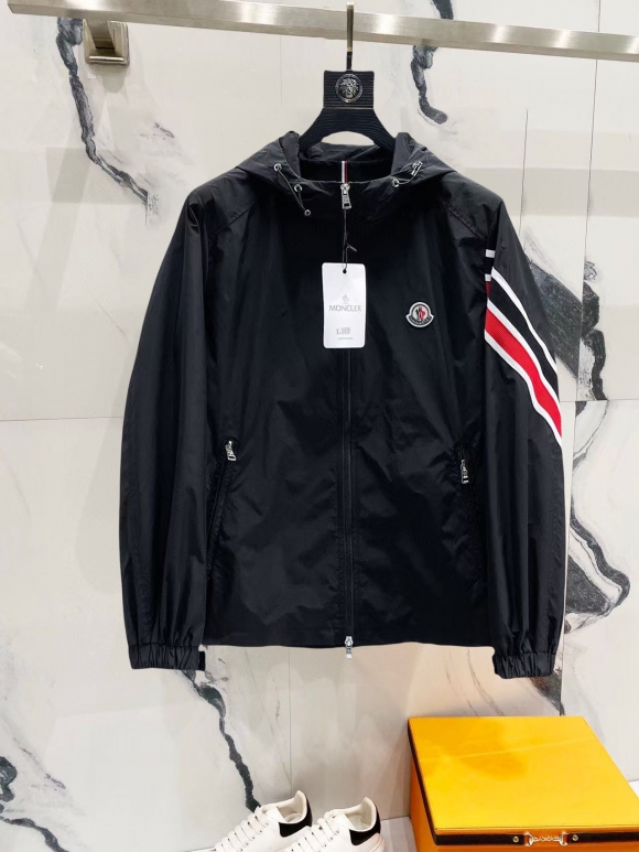 Hoodies & Sweatshirts