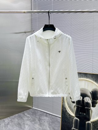 Hoodies & Sweatshirts