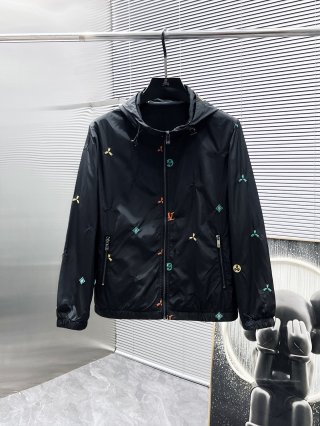 Hoodies & Sweatshirts