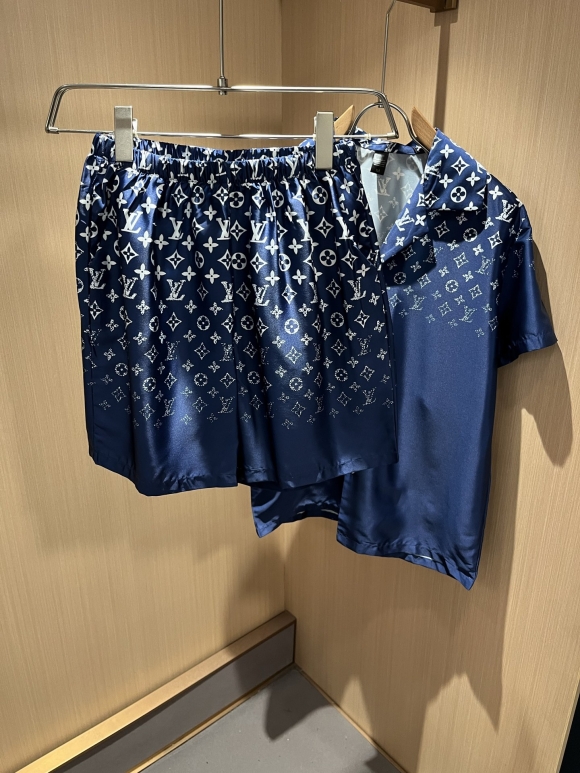 Leisure suit Leisure suit