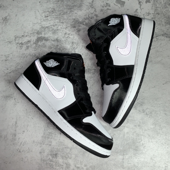 AirJordan1MidSHOES