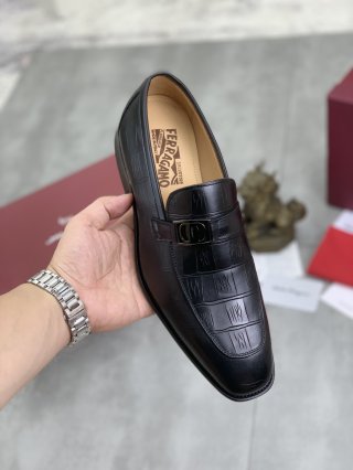 FerragamoSHOES