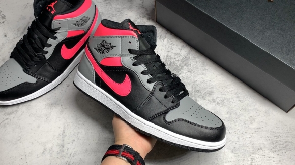 AirJordan1MidSHOES