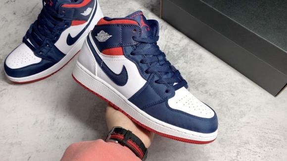 AirJordan1MidSHOES