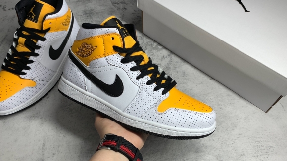 AirJordan1MidSHOES