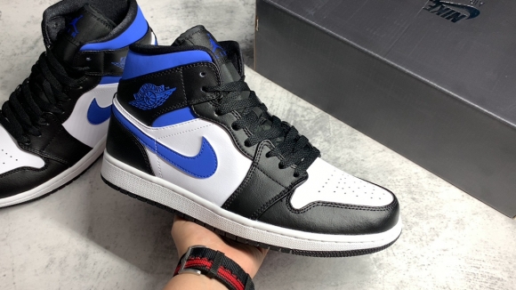 AirJordan1MidSHOES