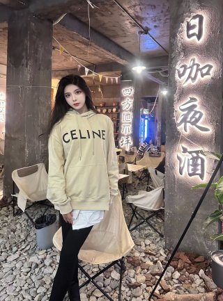 Hoodies & Sweatshirts