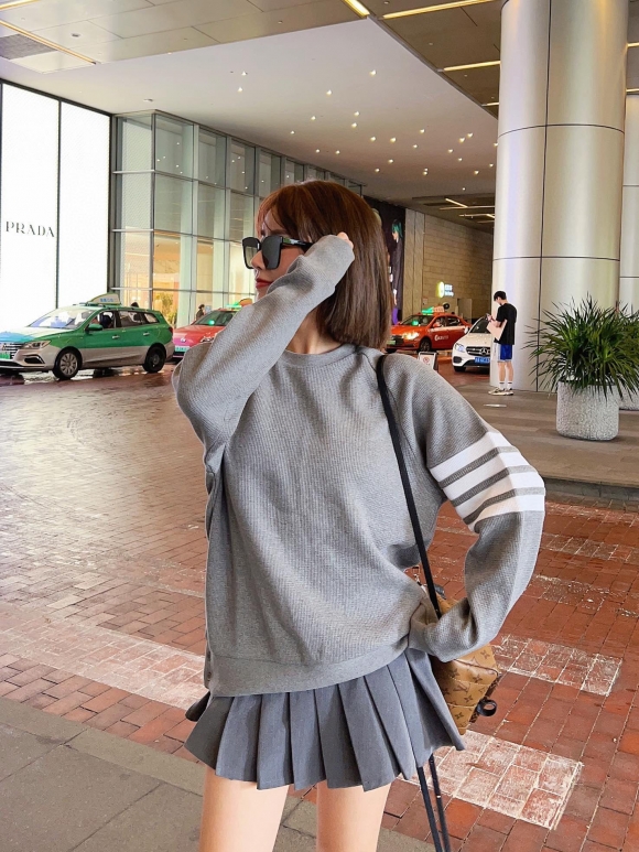 Hoodies & Sweatshirts