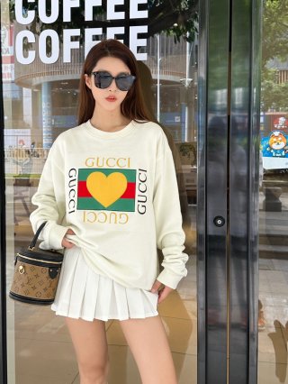 Hoodies & Sweatshirts