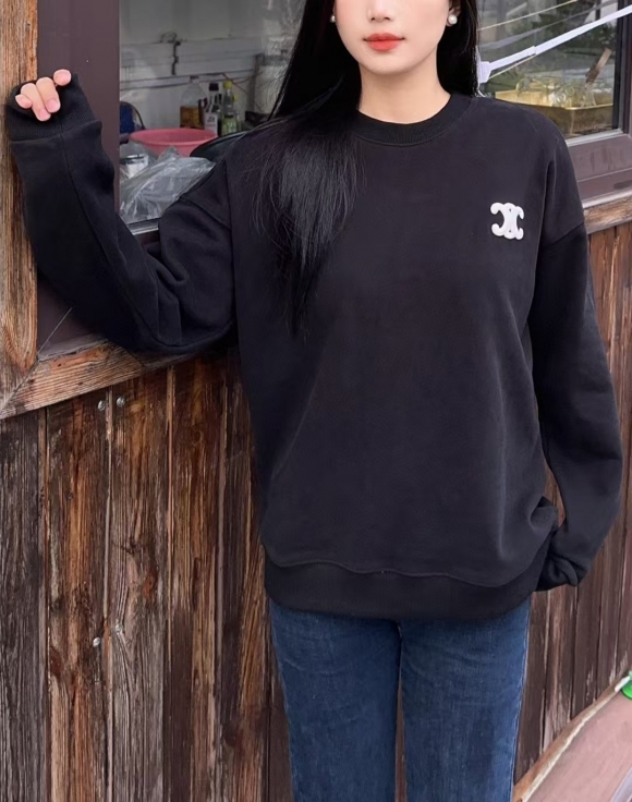 Hoodies & Sweatshirts