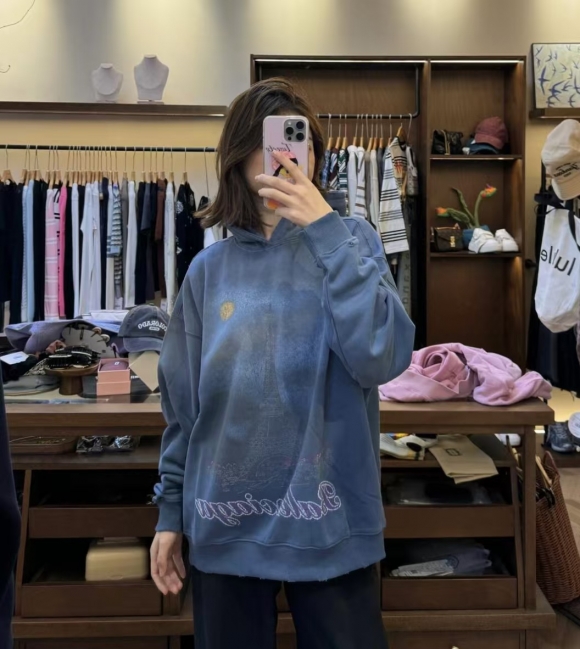 Hoodies & Sweatshirts