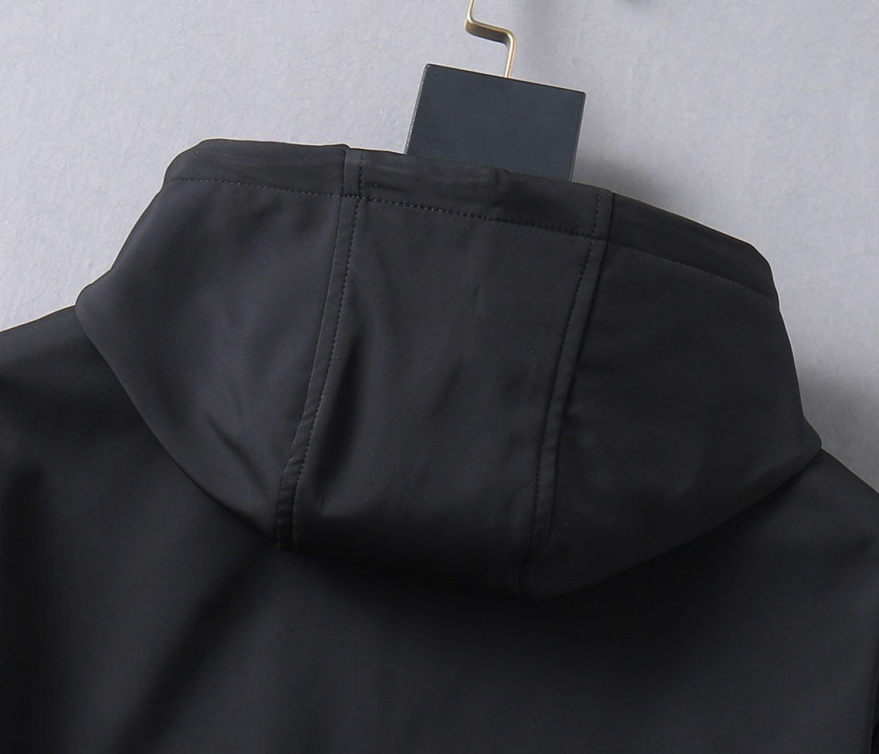 Hoodies & Sweatshirts