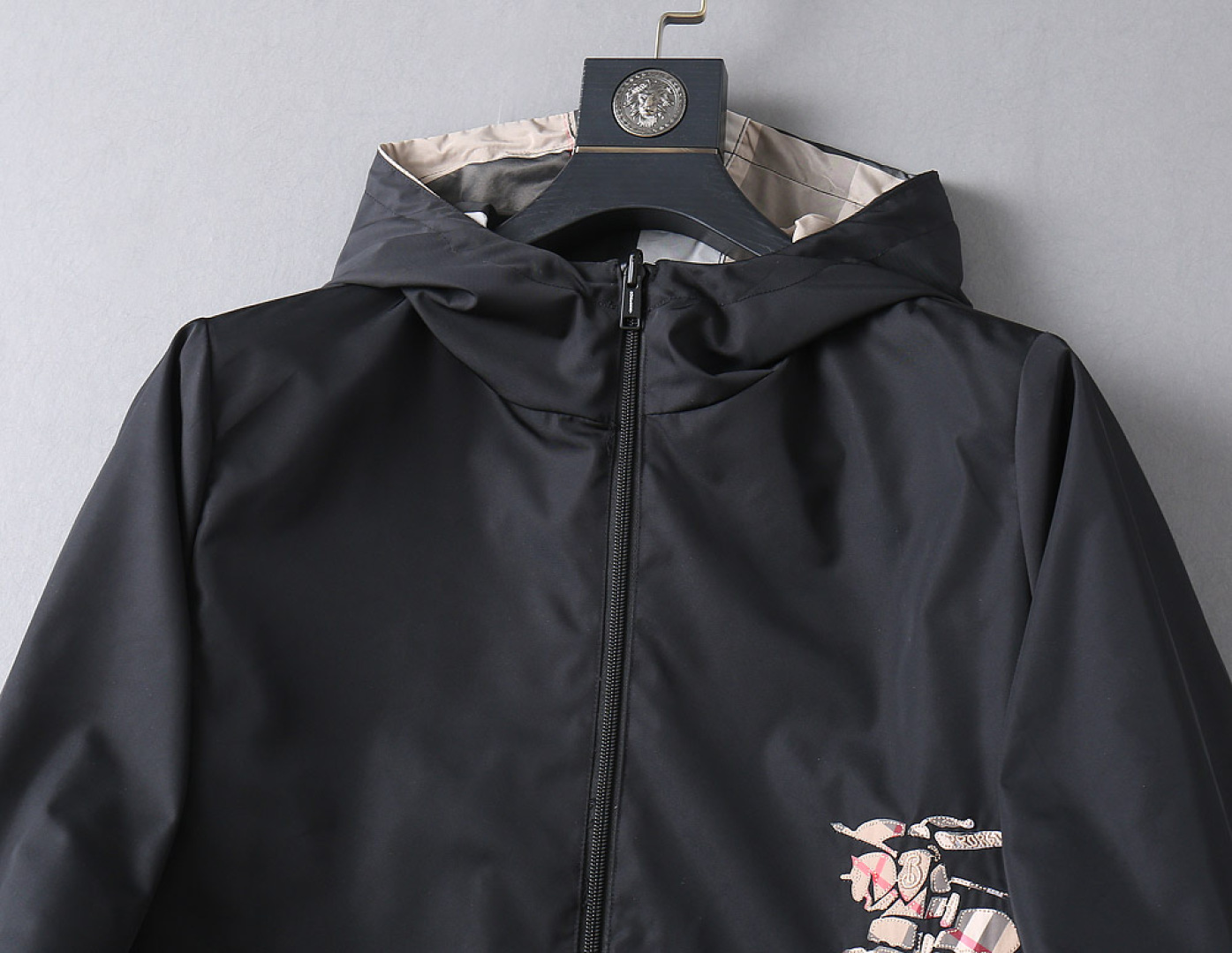 Hoodies & Sweatshirts