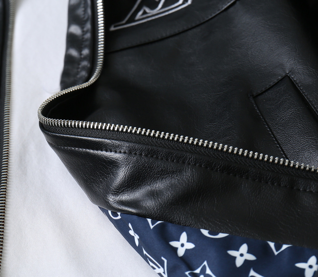 Hoodies & Sweatshirts