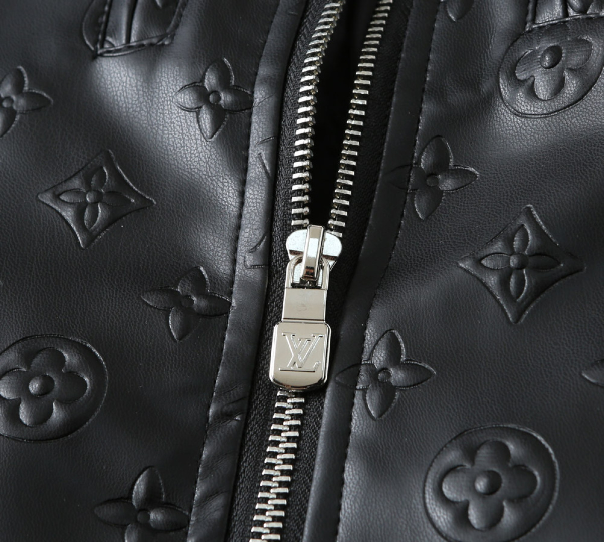 Hoodies & Sweatshirts