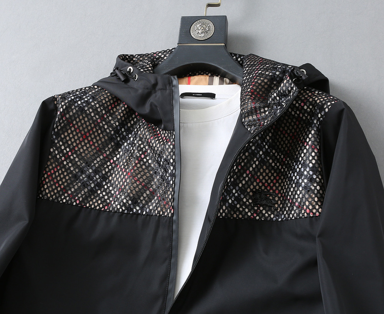 Hoodies & Sweatshirts