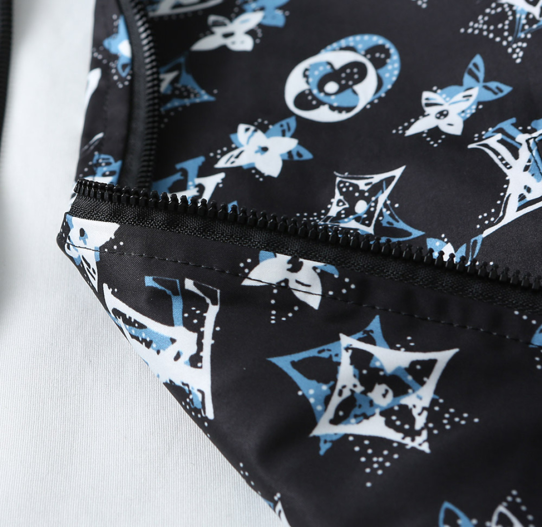 Hoodies & Sweatshirts