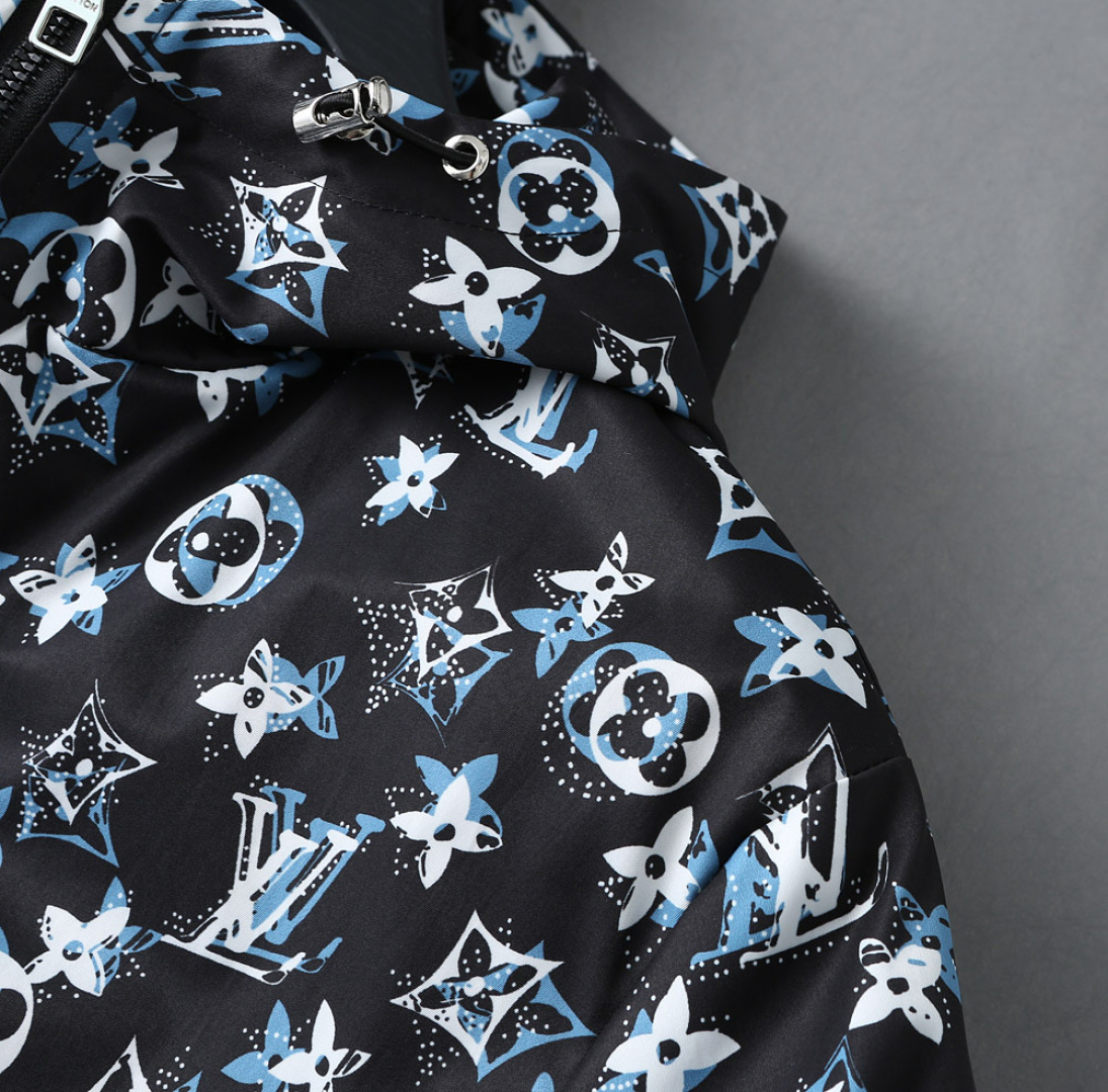 Hoodies & Sweatshirts