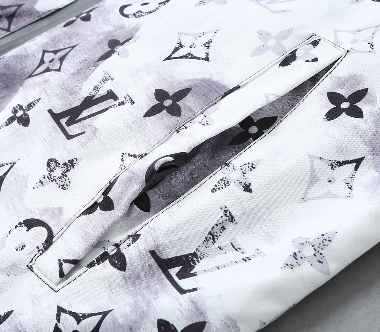 Hoodies & Sweatshirts