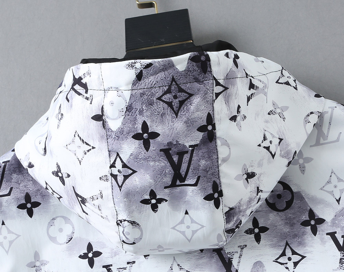 Hoodies & Sweatshirts