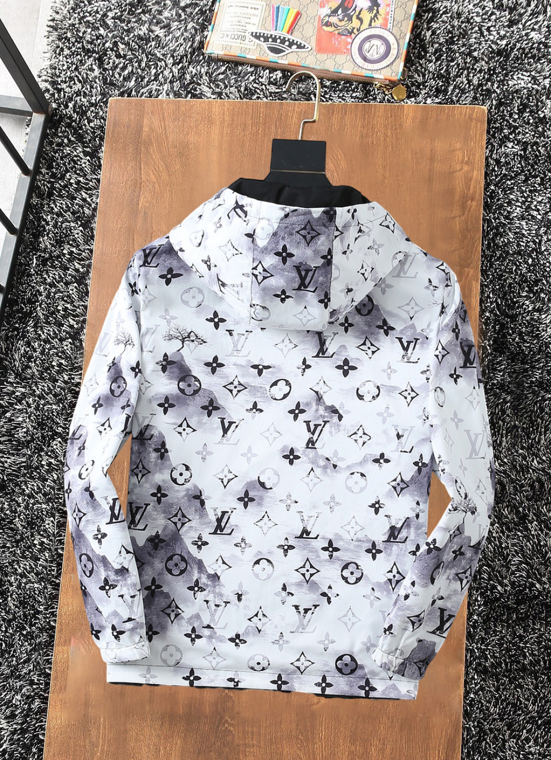 Hoodies & Sweatshirts