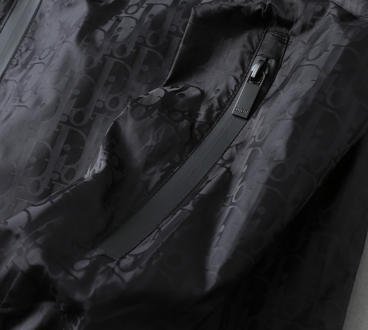 Hoodies & Sweatshirts