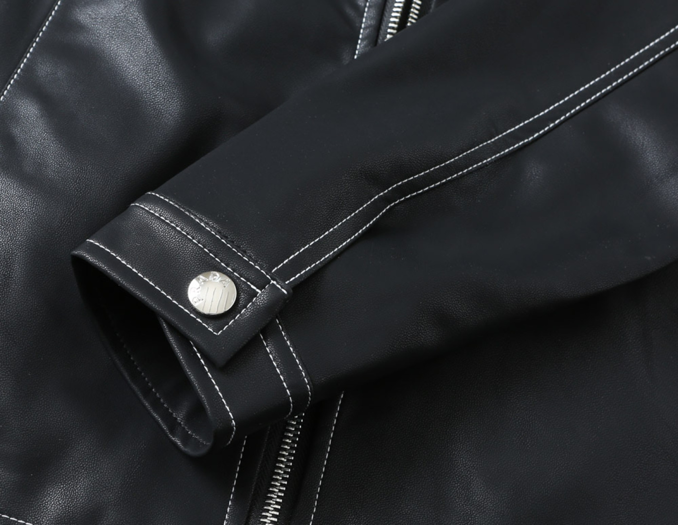 Hoodies & Sweatshirts