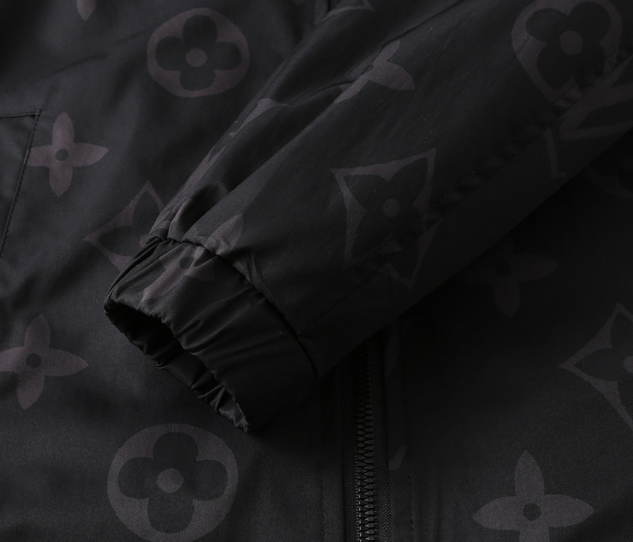 Hoodies & Sweatshirts