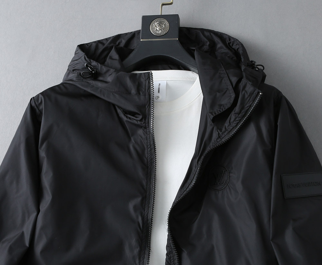 Hoodies & Sweatshirts