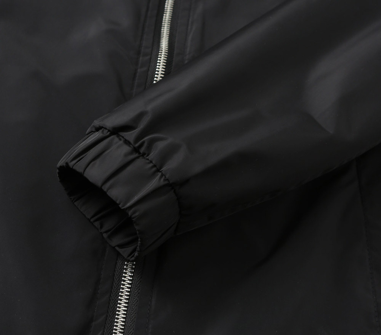 Hoodies & Sweatshirts