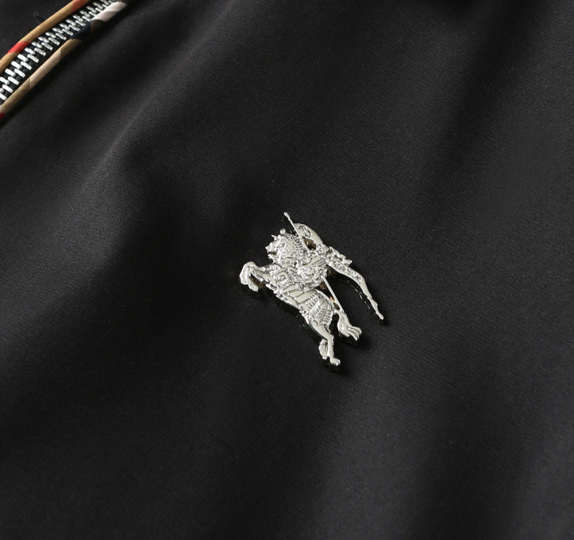 Hoodies & Sweatshirts