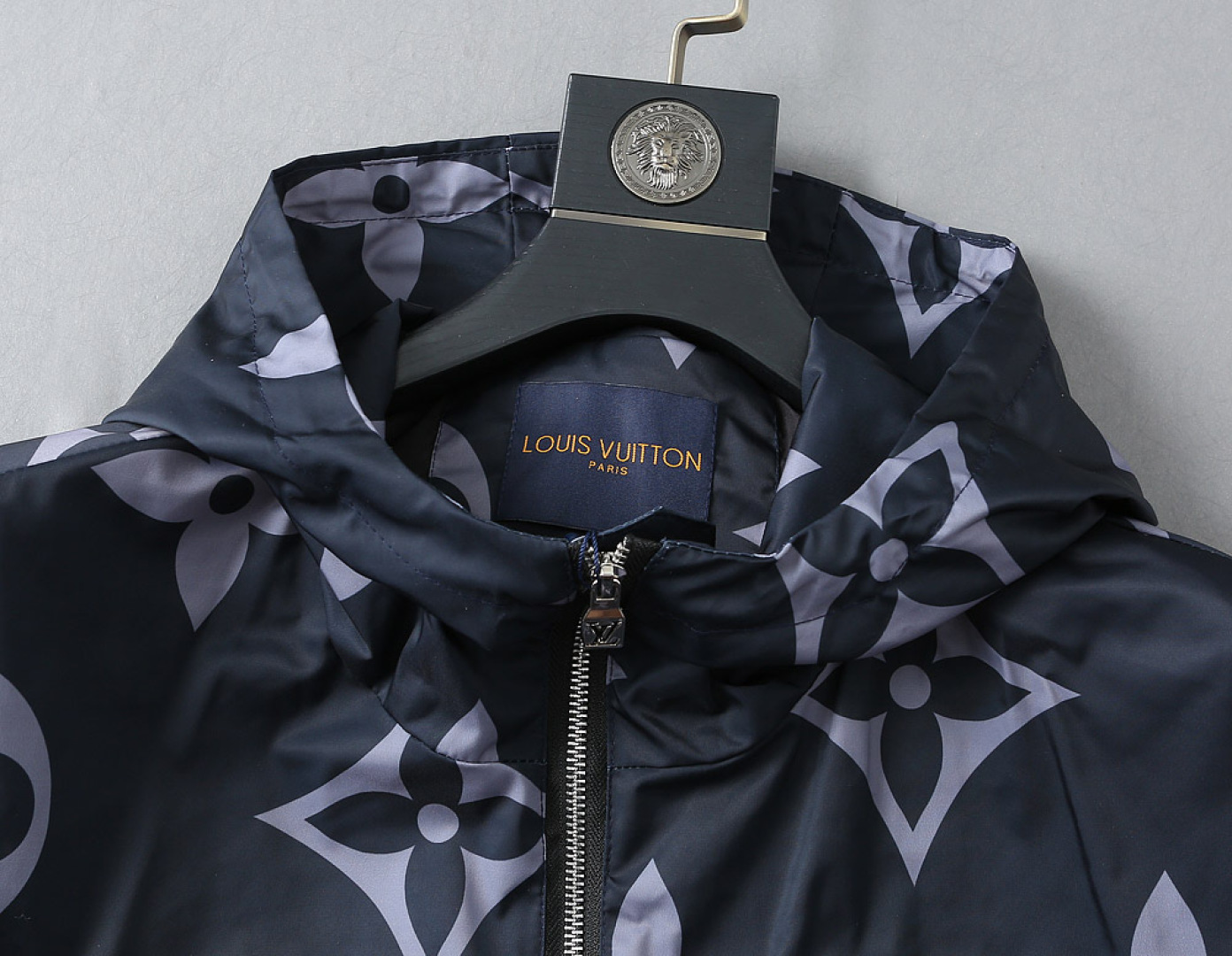 Hoodies & Sweatshirts