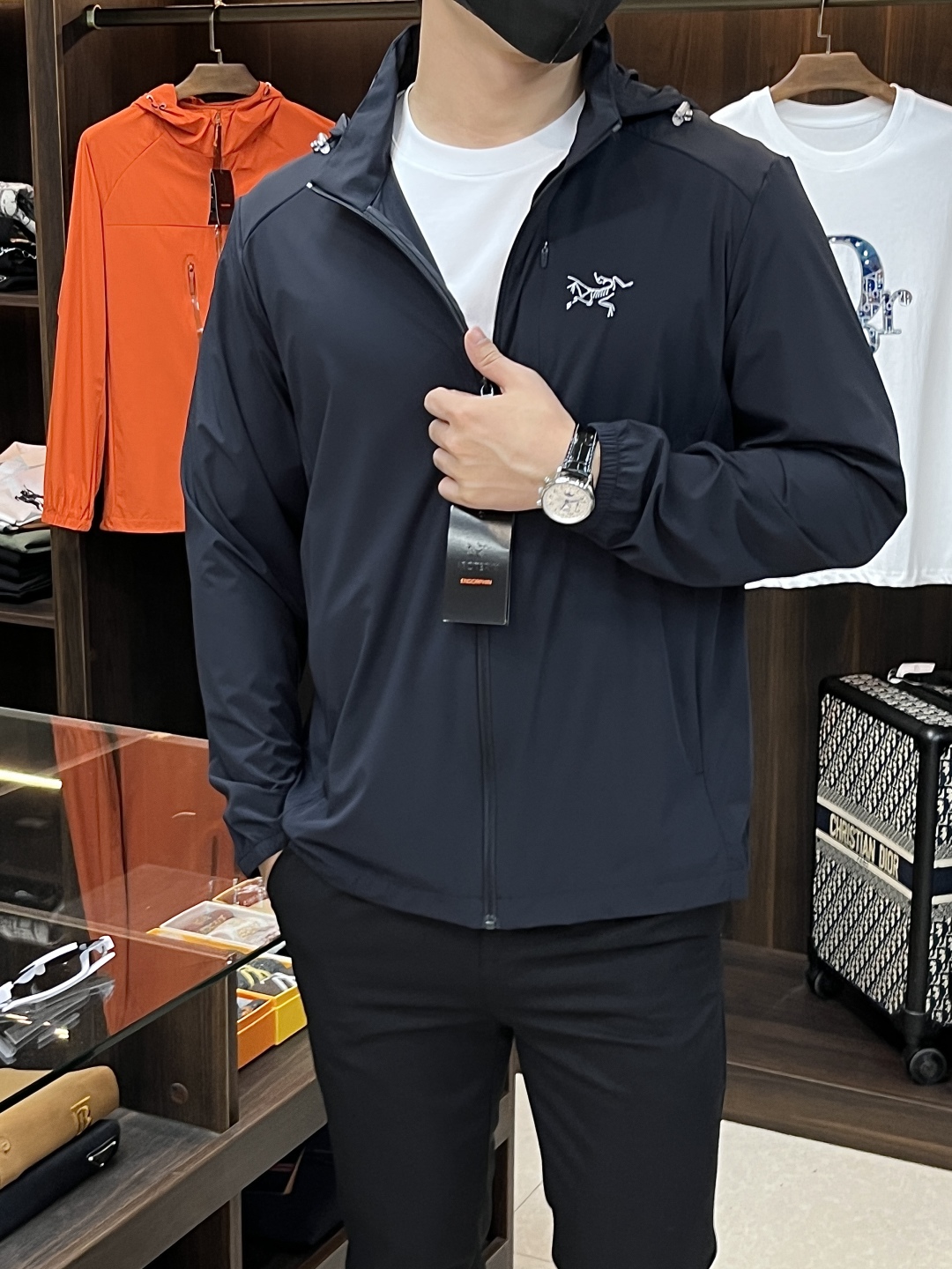 Hoodies & Sweatshirts