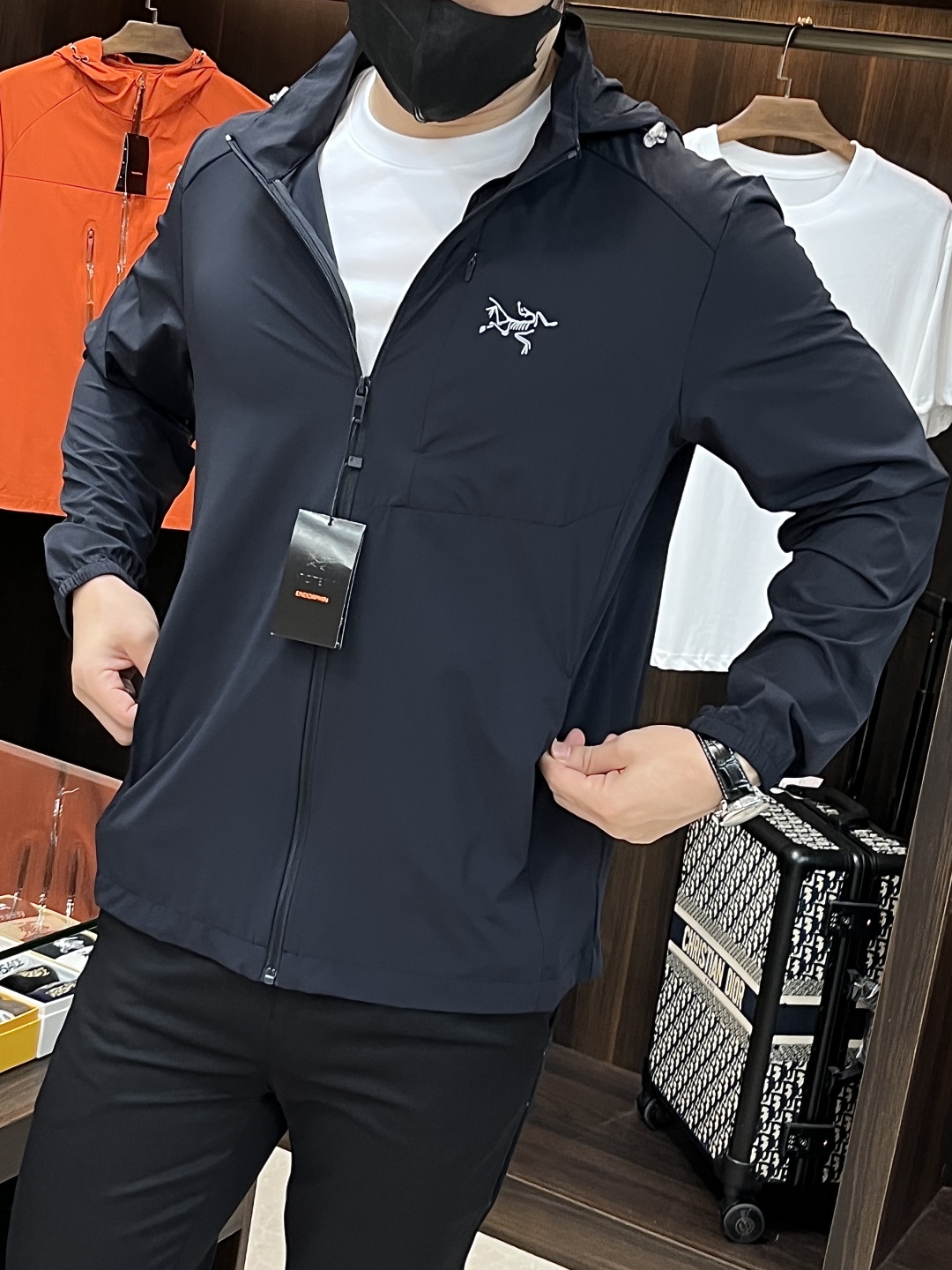 Hoodies & Sweatshirts