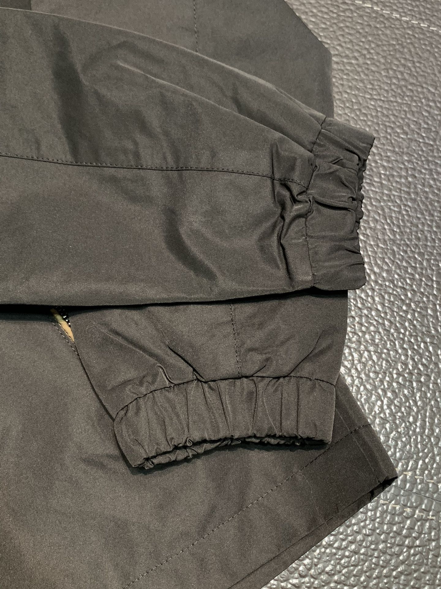 Hoodies & Sweatshirts