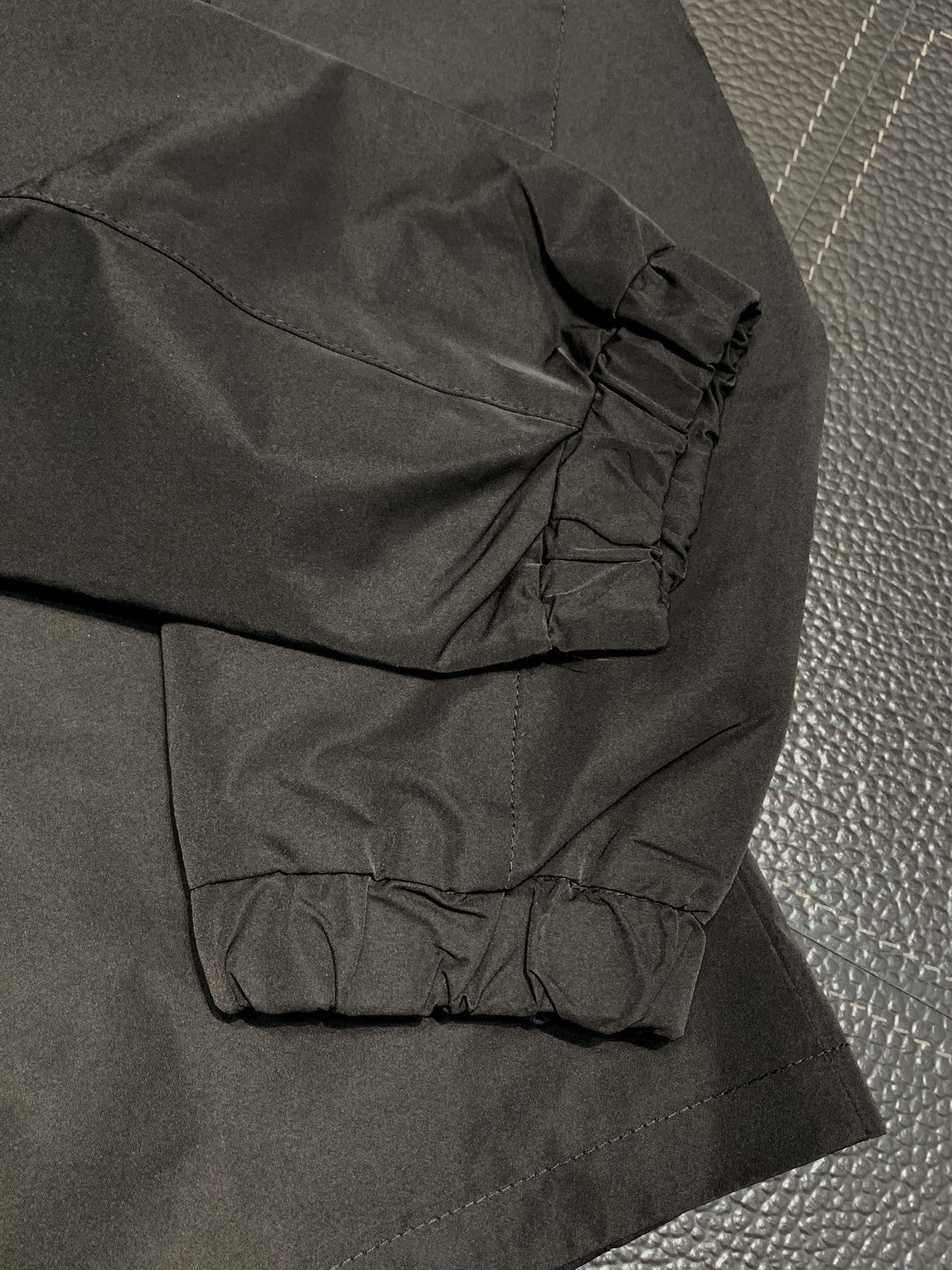 Hoodies & Sweatshirts