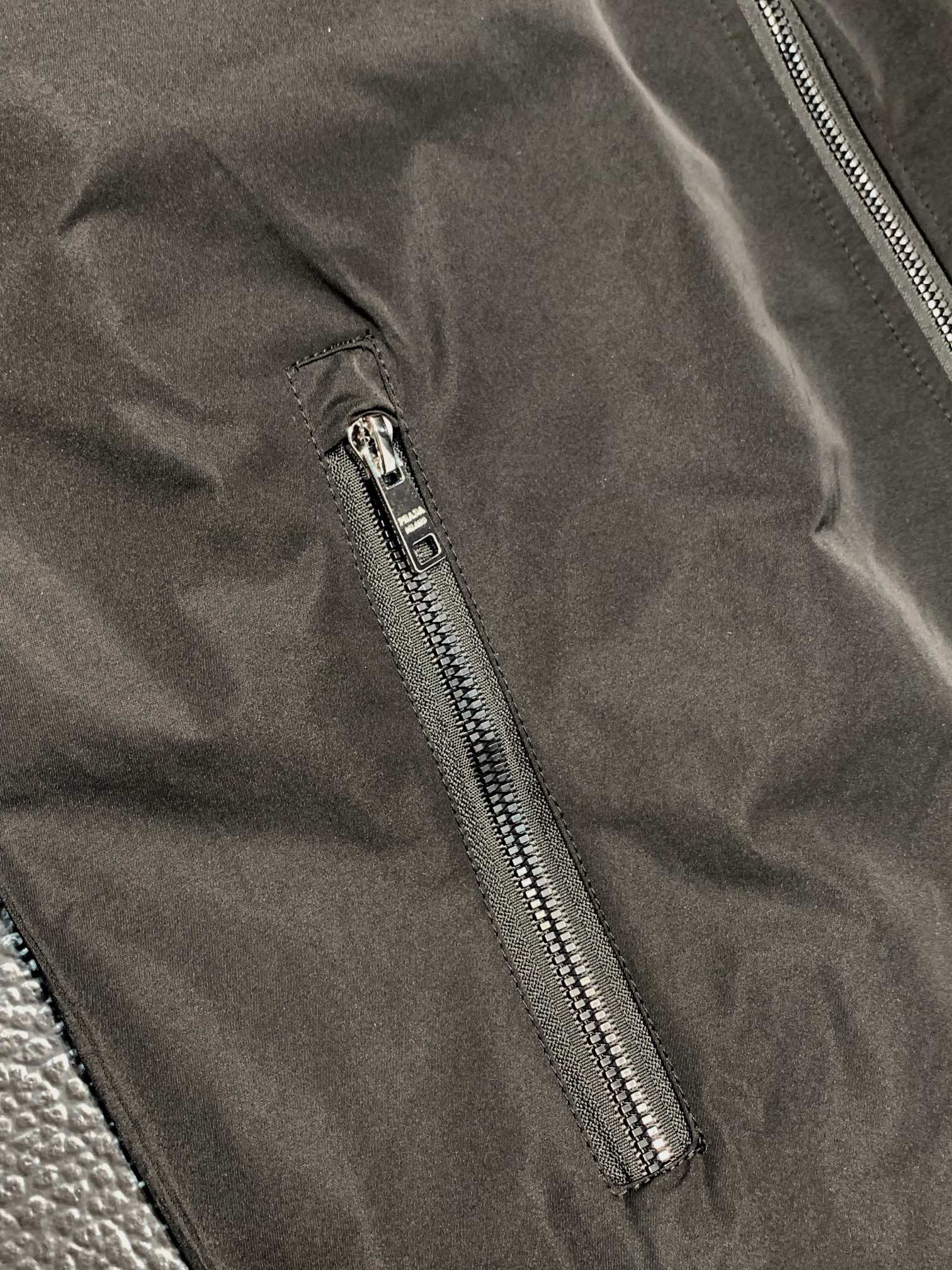 Hoodies & Sweatshirts