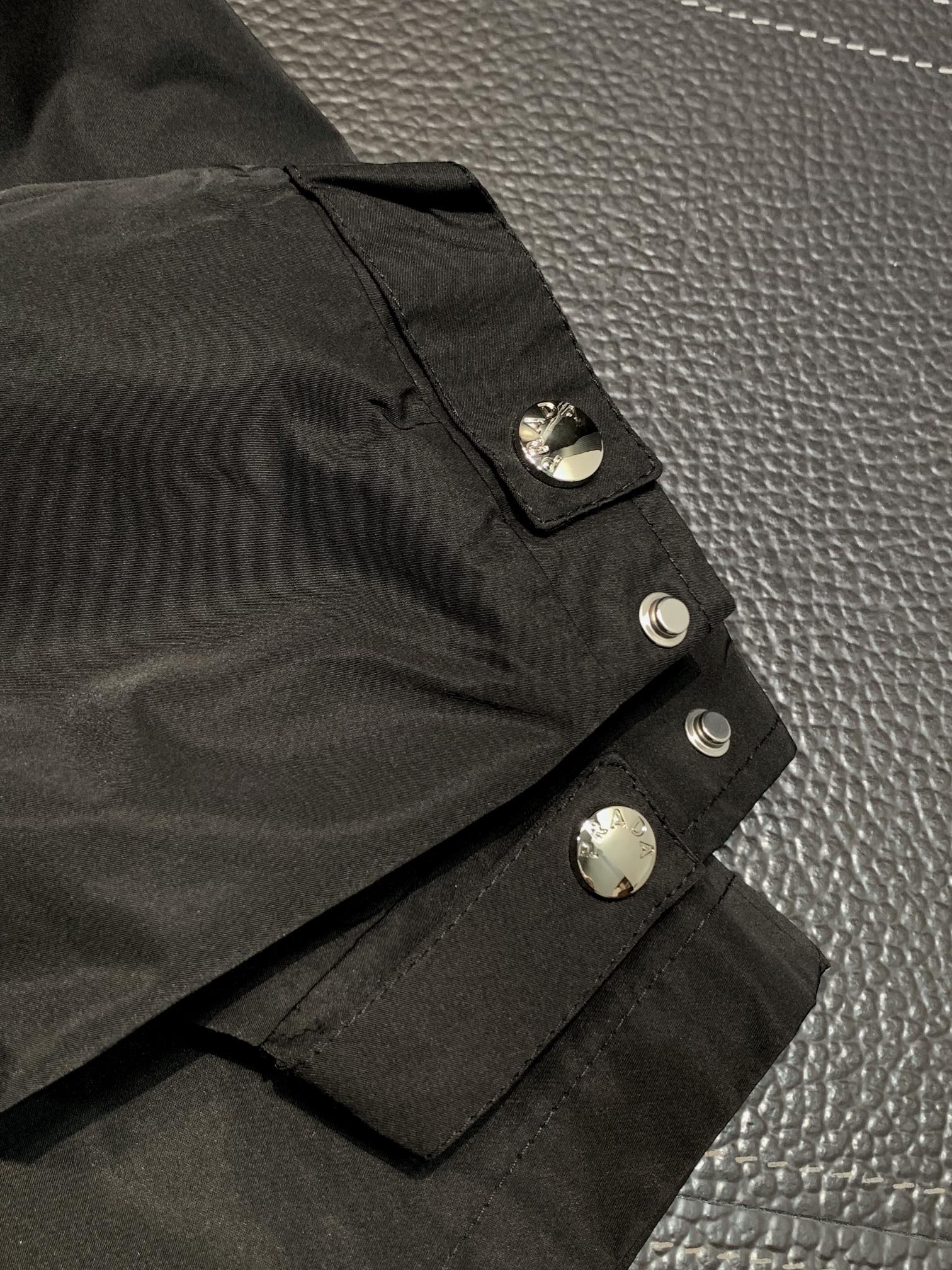 Hoodies & Sweatshirts