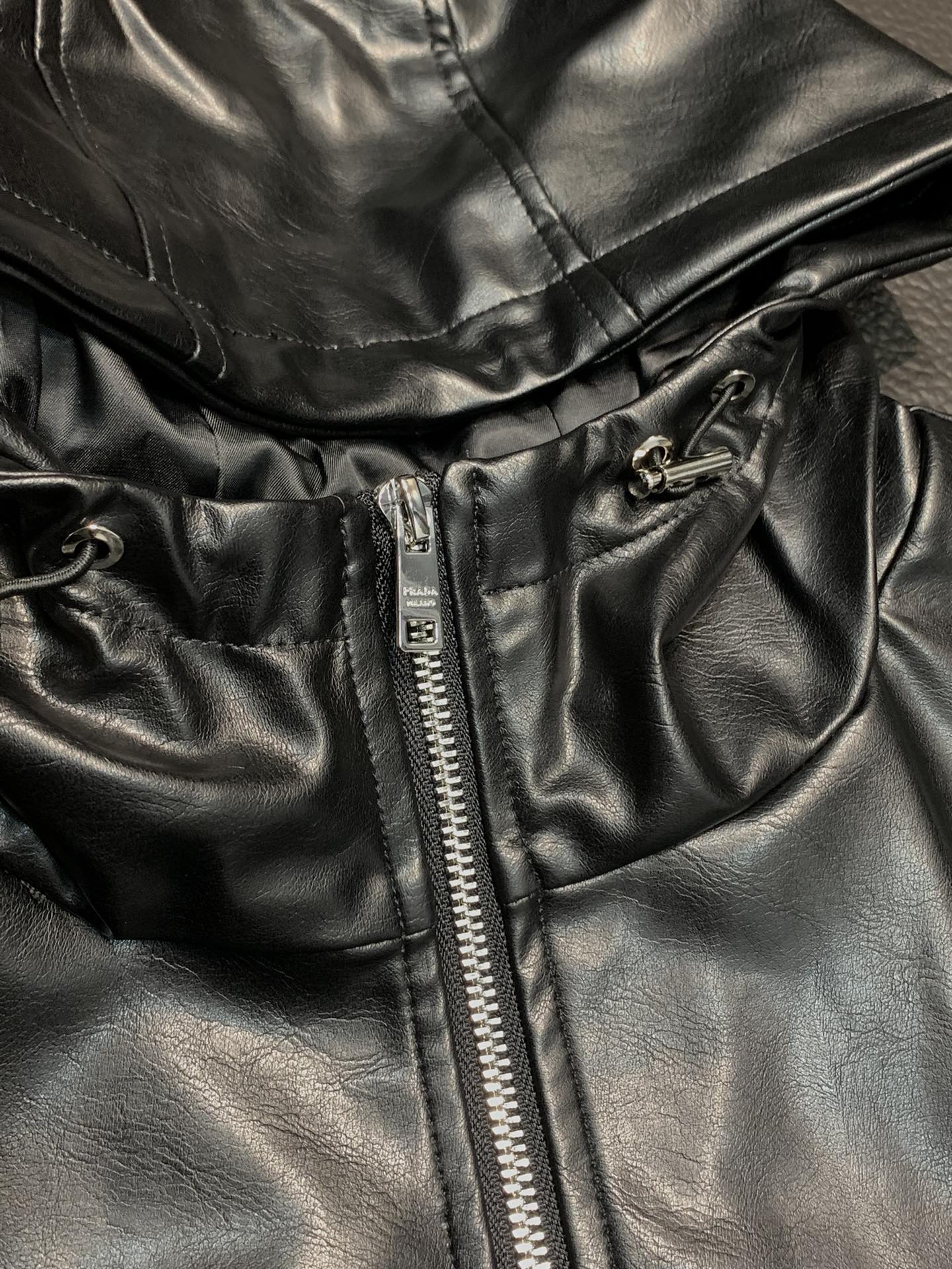 Hoodies & Sweatshirts