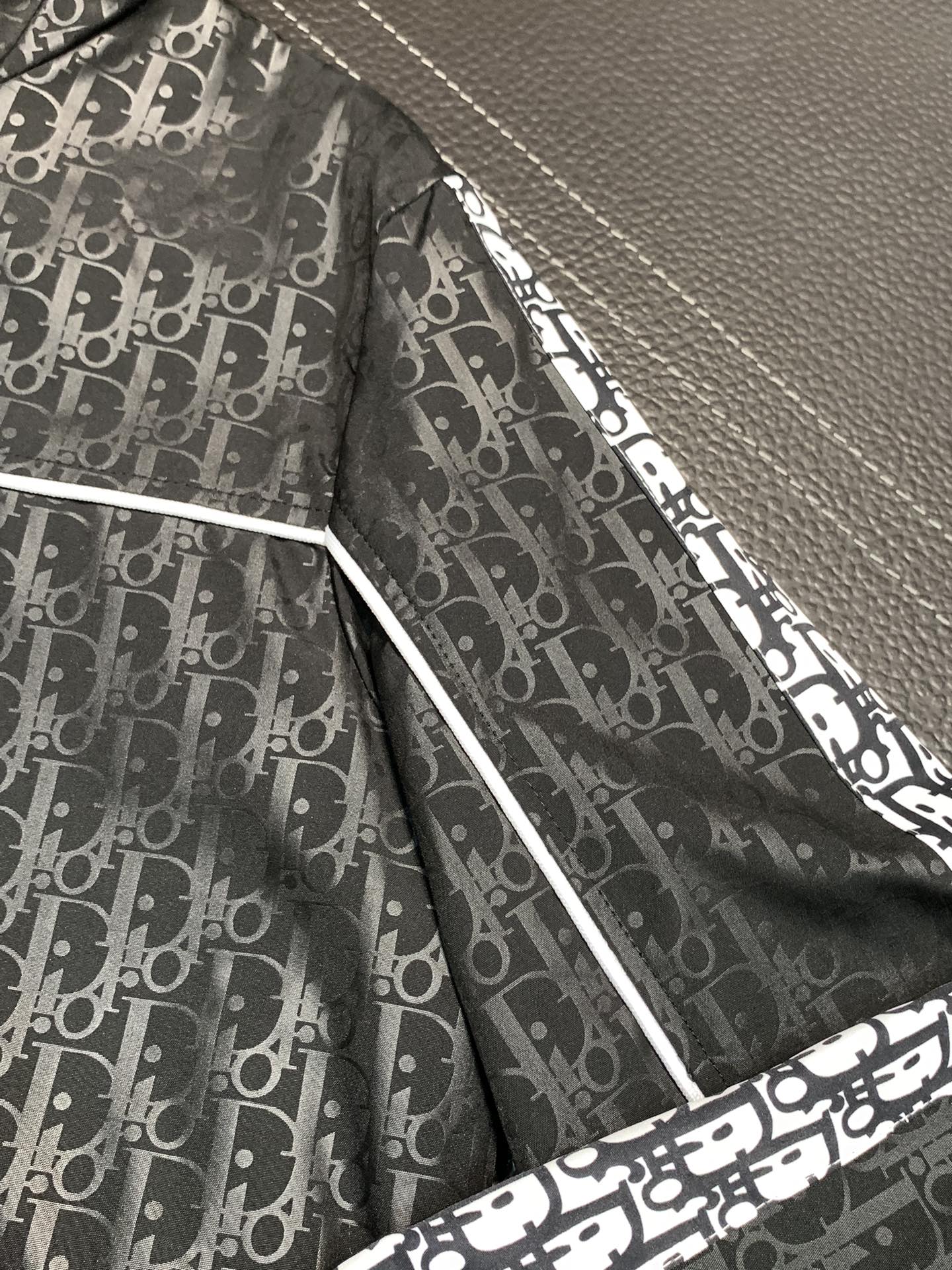 Hoodies & Sweatshirts