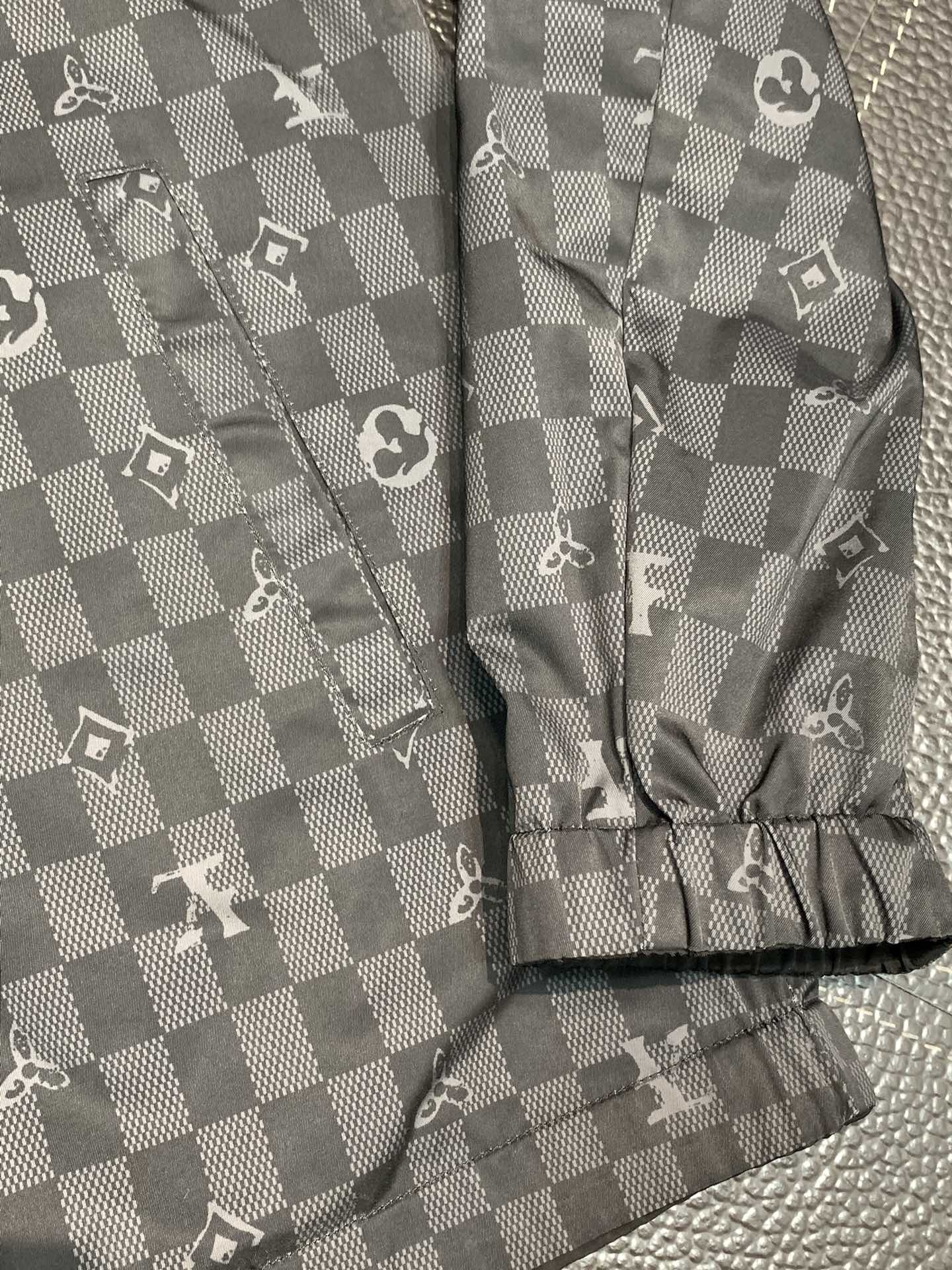 Hoodies & Sweatshirts