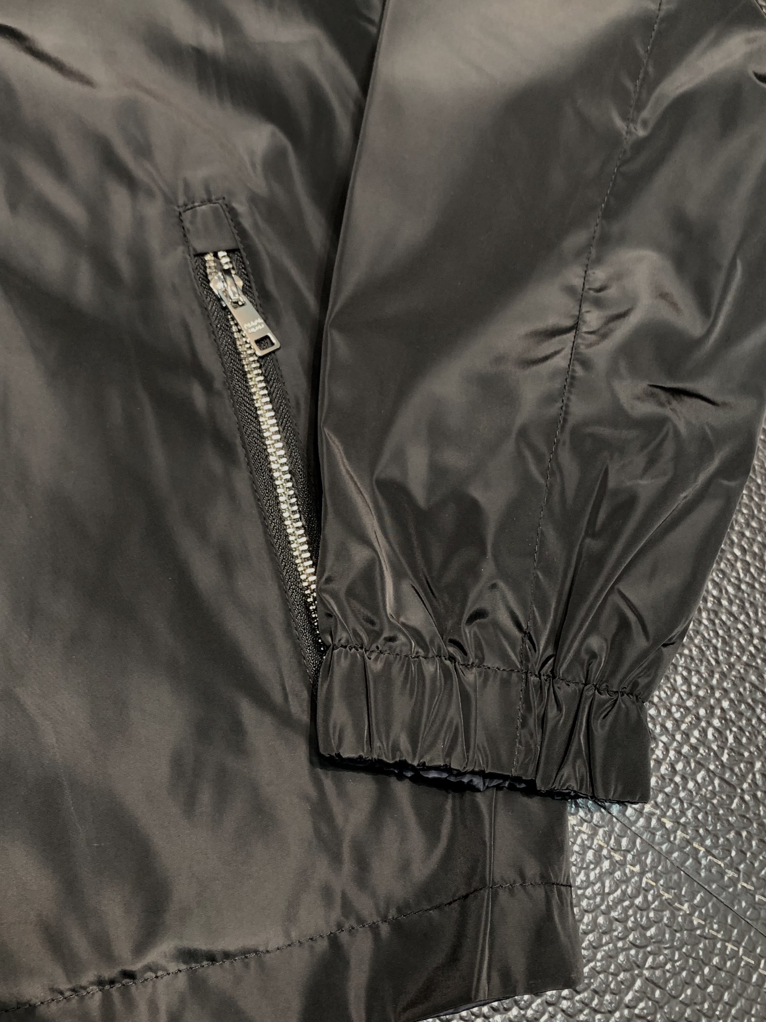 Hoodies & Sweatshirts