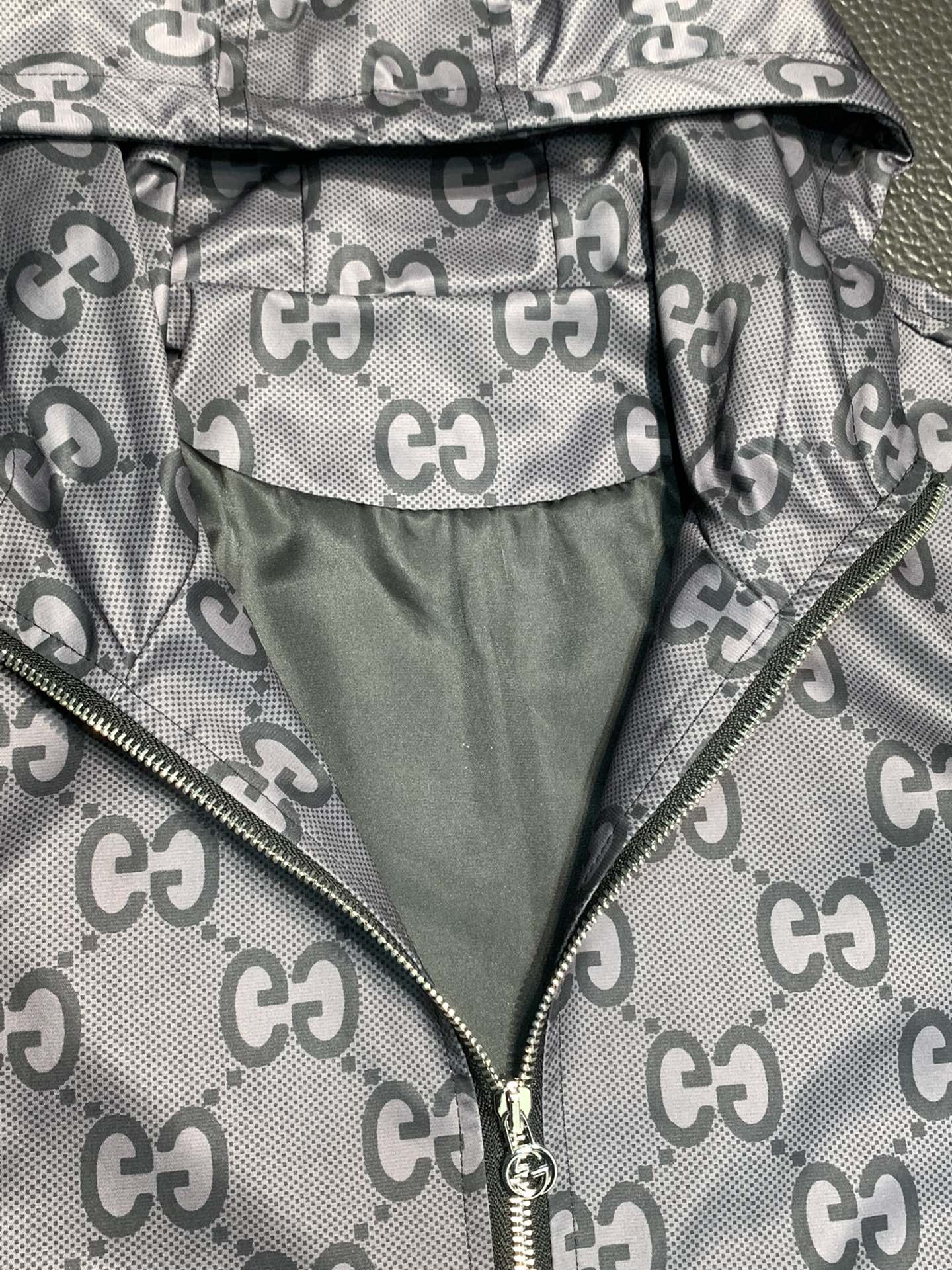 Hoodies & Sweatshirts