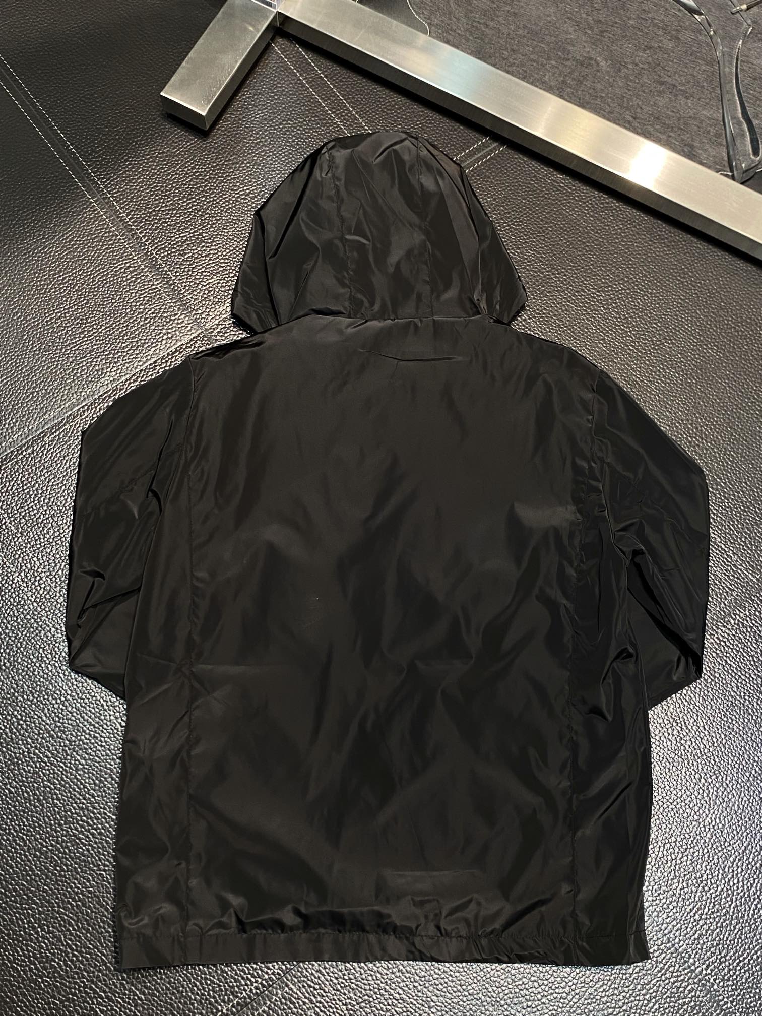 Hoodies & Sweatshirts