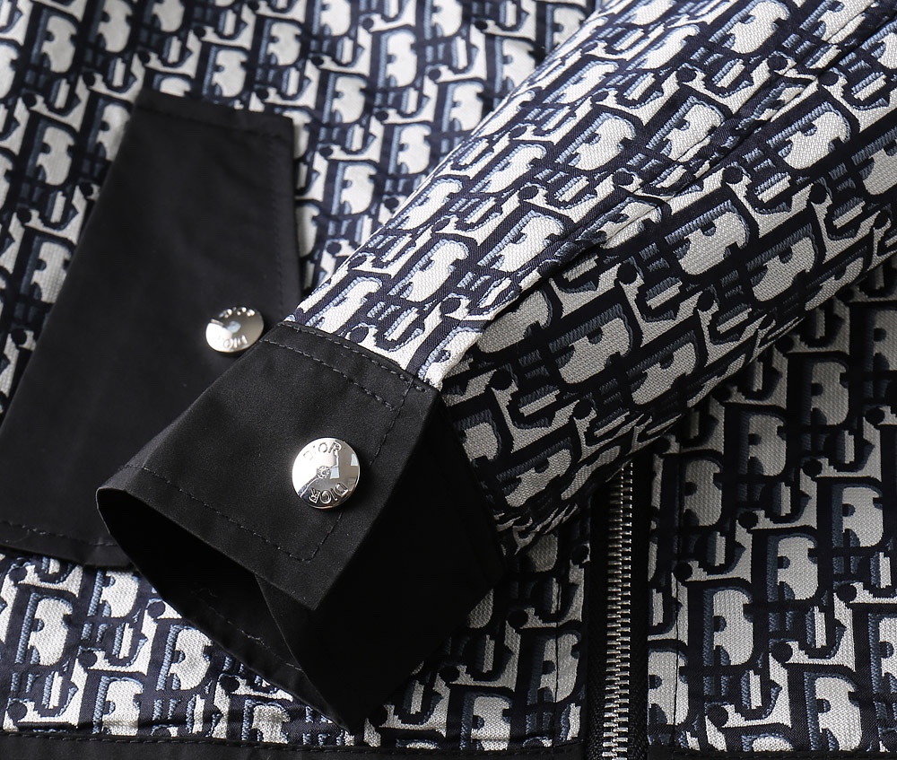 Hoodies & Sweatshirts